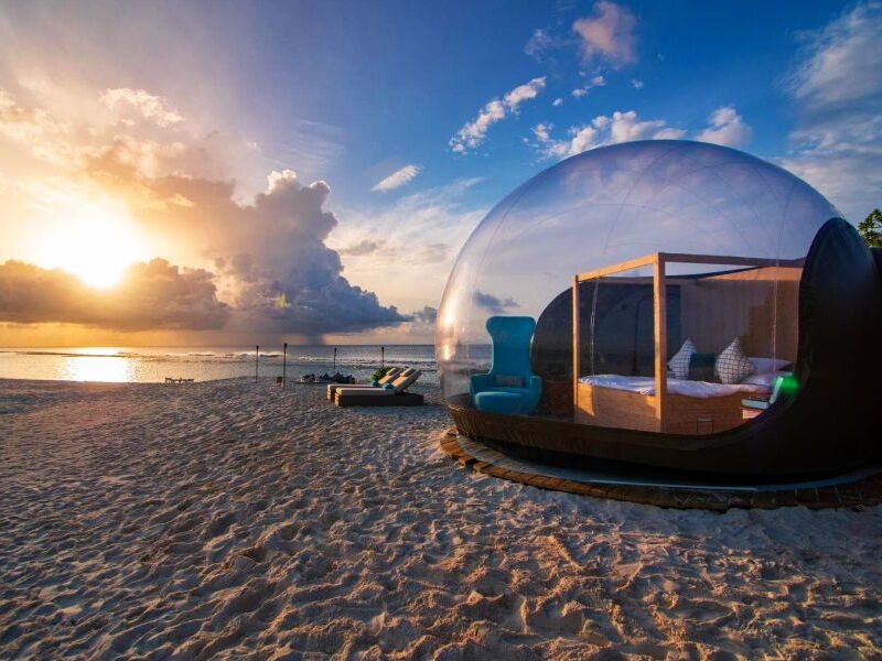 Finolhu Beach Bubble - повністю прозора купола на пляжі Мальдів