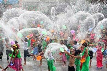 Водний фестиваль Сонгкран Новий рік у Таїланді