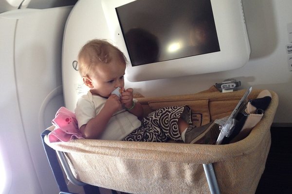 як летіти з немовлям у літаку