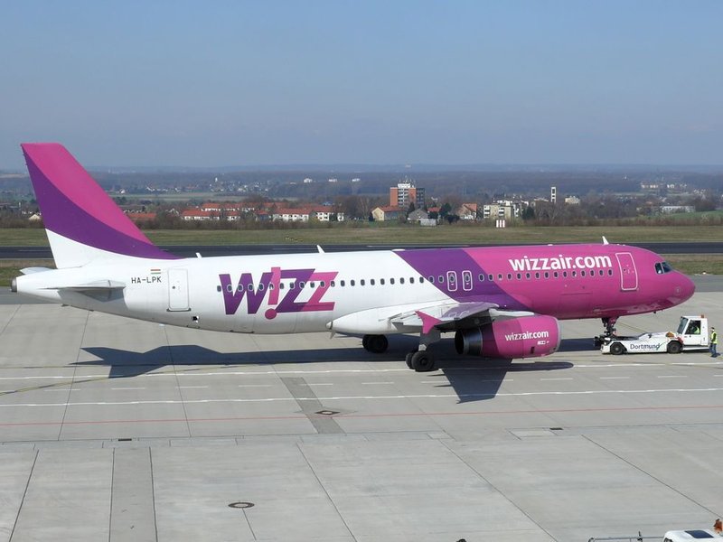 Wizz air авиакомпания сайт. Wizz Air w6-3259. Аэропорт Wizz Air. Стойка Wizz Air. Авиакассы Wizz Air.