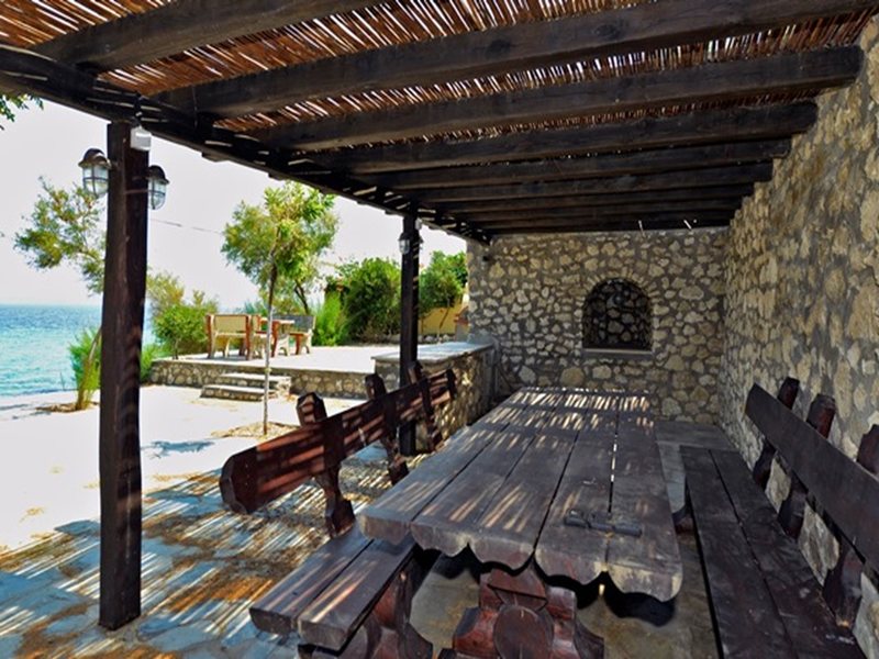 1 Bedroom Detached House In Ierissos RE0397   262946