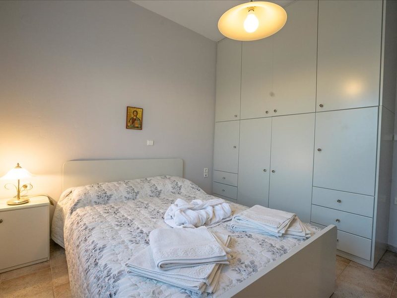 1 Bedroom Detached House In Patsides RE0434 262966