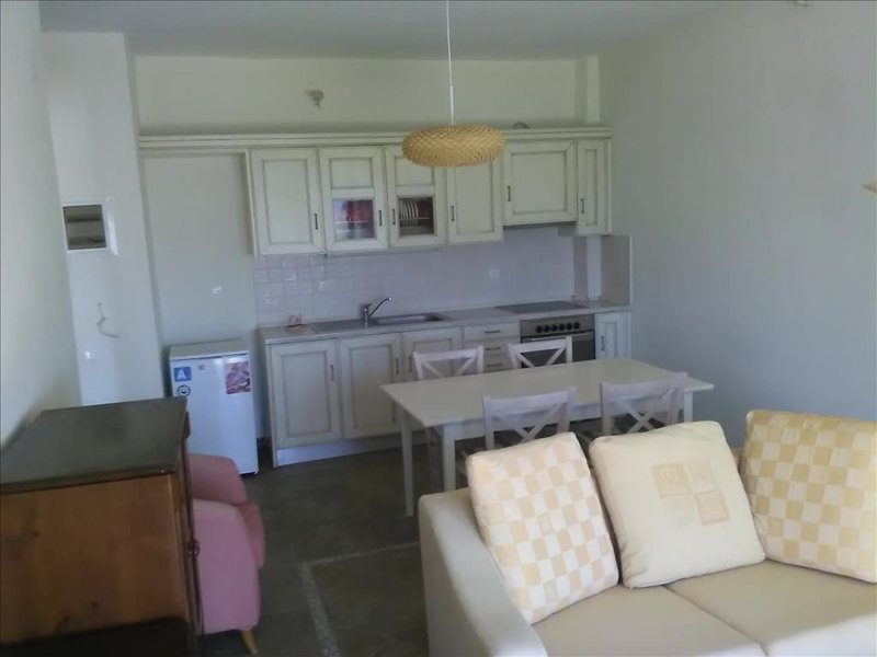 2 Bedroom Flat in Mola Kalyva RE0793 264097