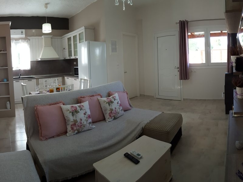 2 Bedroom Flat in Moraitika RE0699 264109