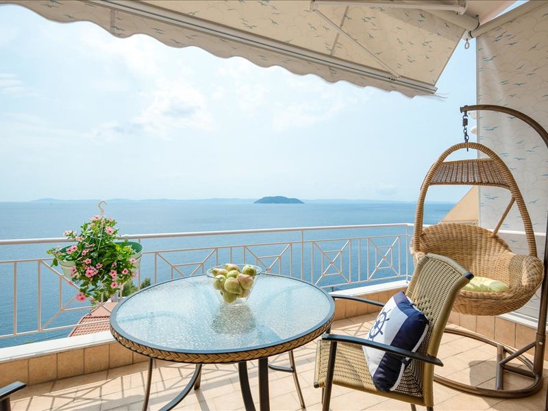 2 Bedroom Flat in Neos Marmaras RE0642 264328