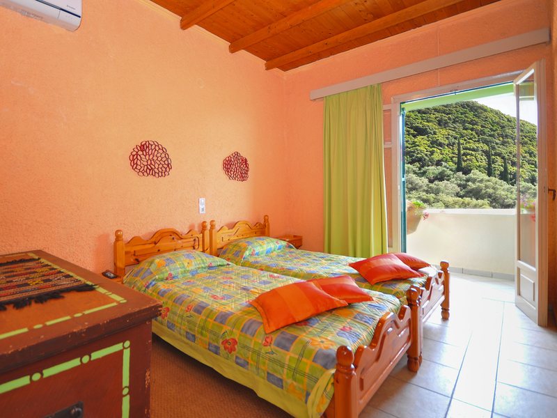 2 Bedroom Flat in Paleokastritsa RE0482 264397