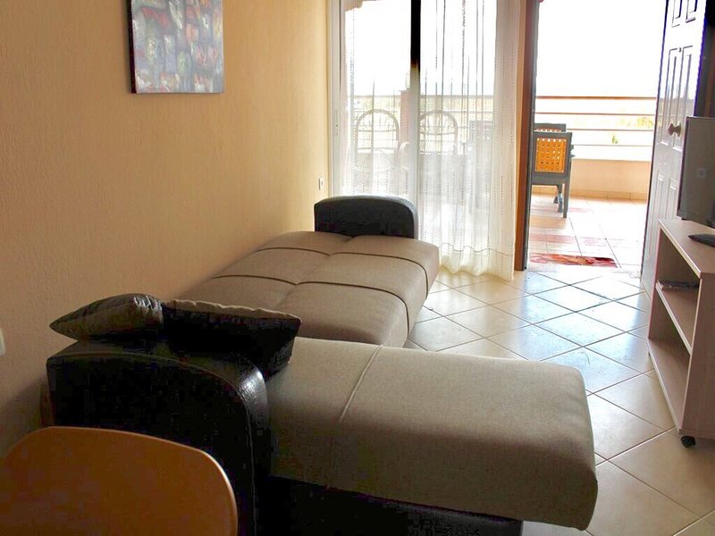 2 Bedroom Flat in Paralia Dionysioy RE0400 264404