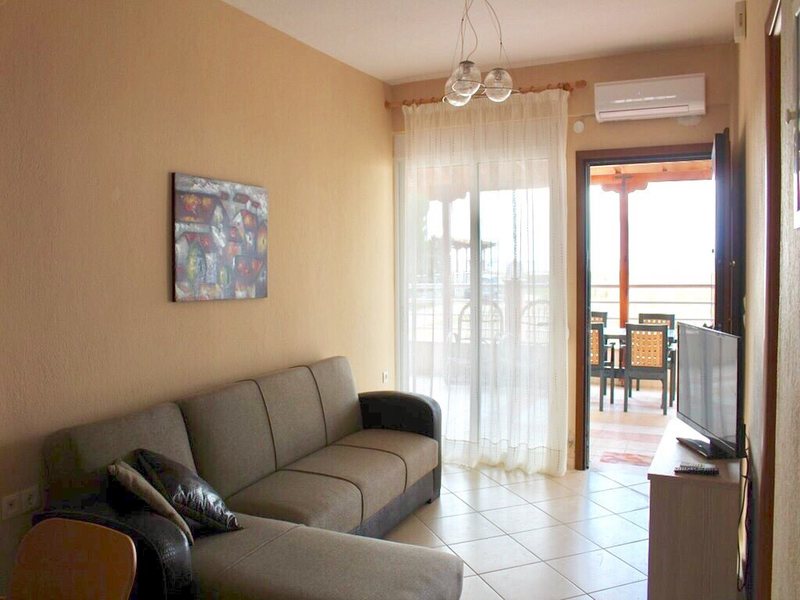 2 Bedroom Flat in Paralia Dionysioy RE0400 264405