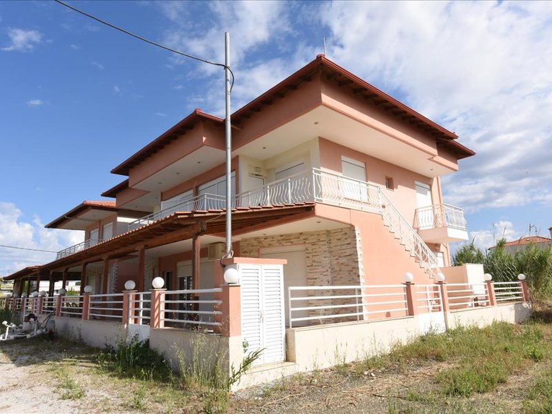 2 Bedroom Flat in Paralia Dionysioy RE0400 264406