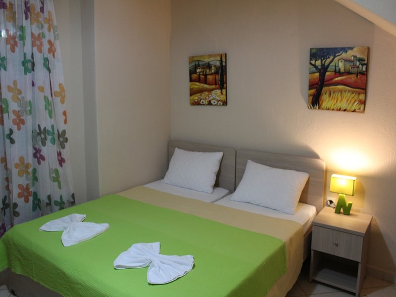 2 Bedroom Flat in Paralia Dionysioy RE0400 264420