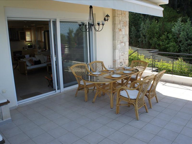 2 Bedroom Maisonette in Fourka RE0387 264800