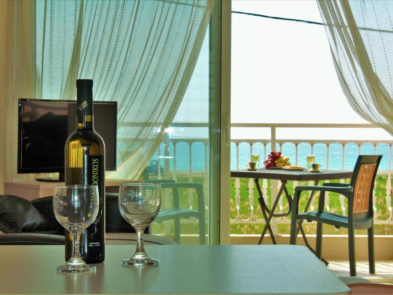 2 Bedroom Maisonette in Paralia Dionysioy RE0402 265184