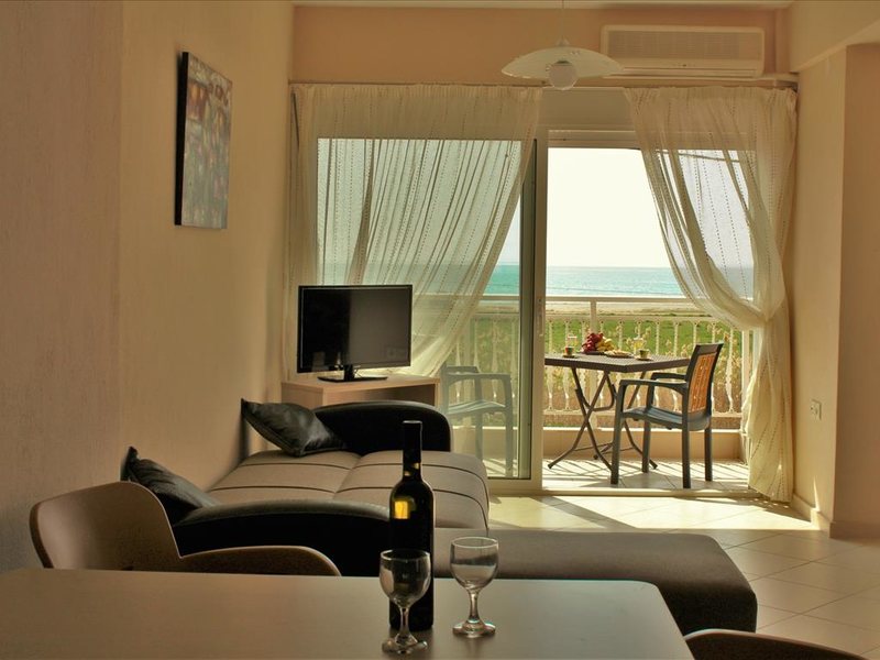 2 Bedroom Maisonette in Paralia Dionysioy RE0402 265185