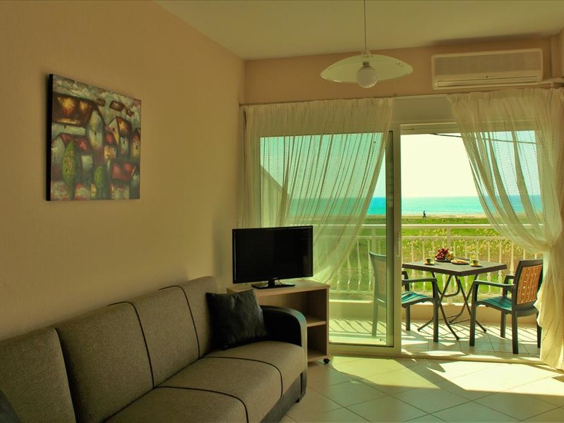 2 Bedroom Maisonette in Paralia Dionysioy RE0402 265205