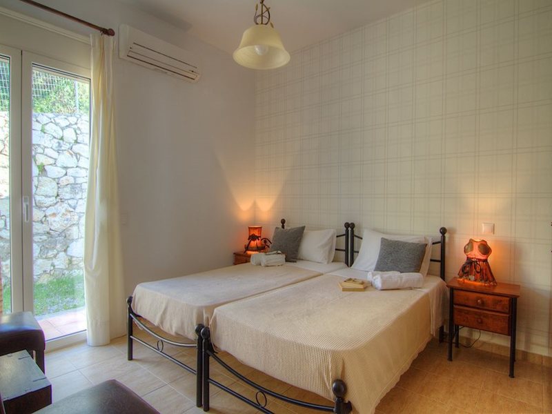 2 Bedroom Villa in Adele RE0460 265211