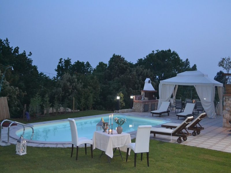 2 Bedroom Villa in Ag 265219