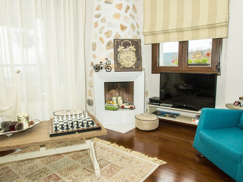 2 Bedroom Villa in Ag 265240