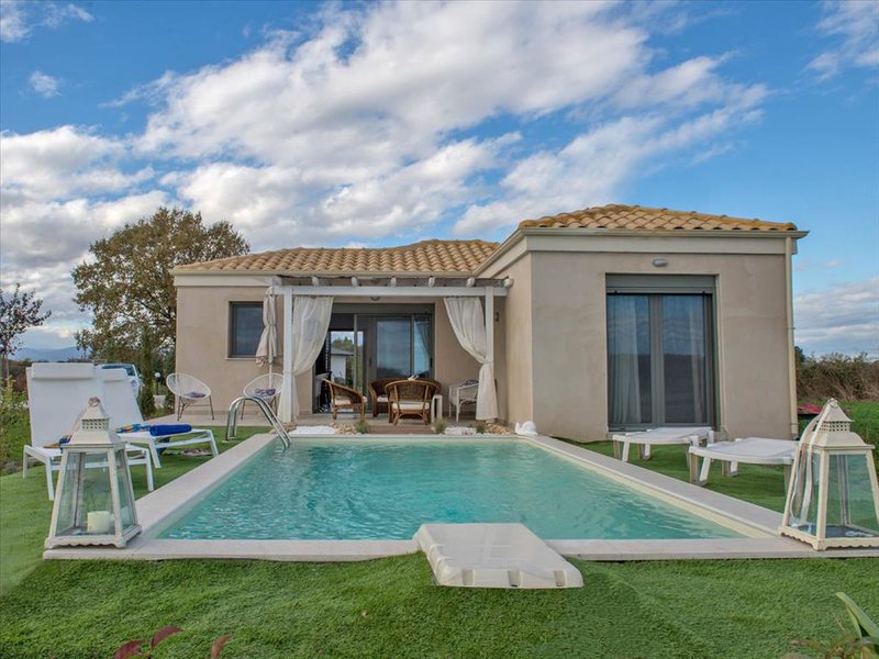 2 Bedroom Villa in Paralia Katerinis RE0570 265279