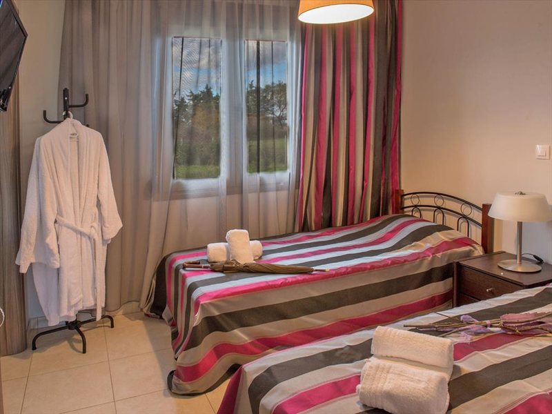 2 Bedroom Villa in Paralia Katerinis RE0570 265286