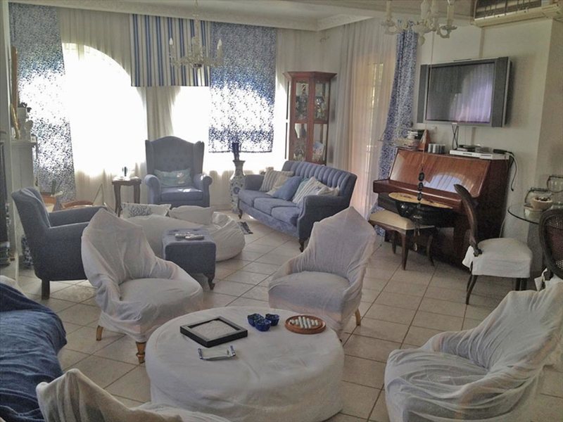 3 Bedroom Detached House in Ag 265699