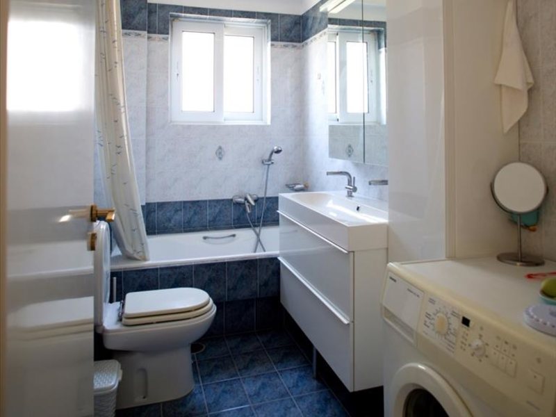 3 Bedroom Detached House in Ag 265708