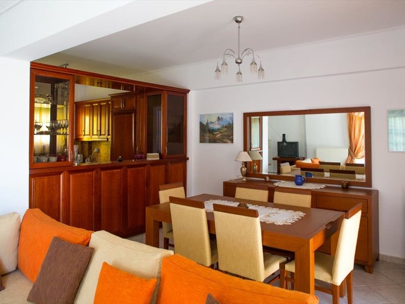 3 Bedroom Detached House in Ag 265713