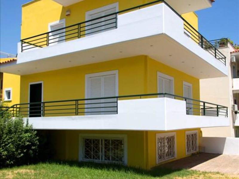 3 Bedroom Detached House in Ag 265715