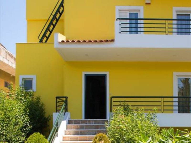 3 Bedroom Detached House in Ag 265717