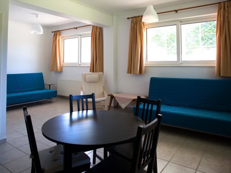 3 Bedroom Detached House in Ag 265719