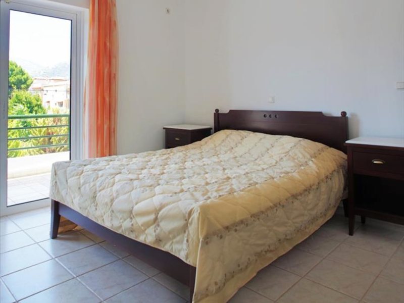 3 Bedroom Detached House in Ag 265723