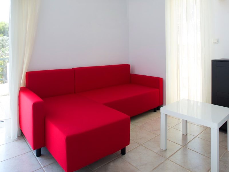 3 Bedroom Detached House in Ag 265724