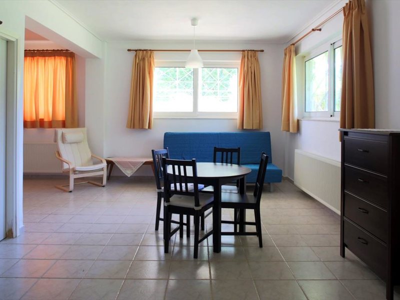 3 Bedroom Detached House in Ag 265725