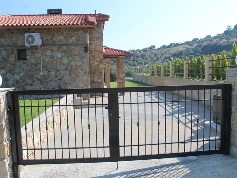 3 Bedroom Detached House in Skioni RE0178 265854