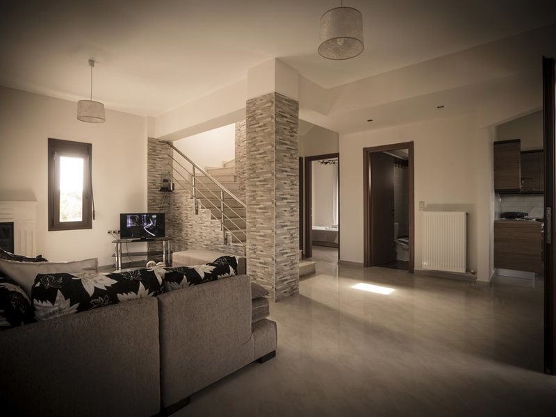 3 Bedroom Maisonette in Agia Marina RE0055 267242