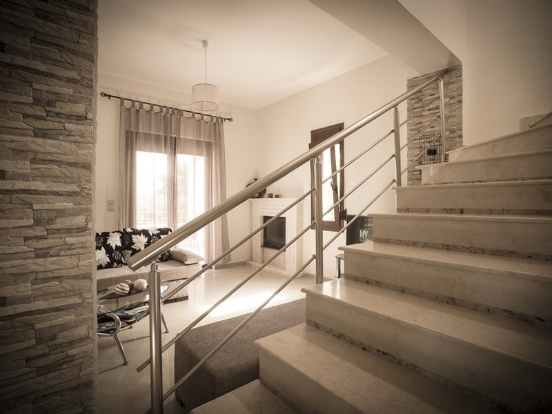 3 Bedroom Maisonette in Agia Marina RE0055 267244