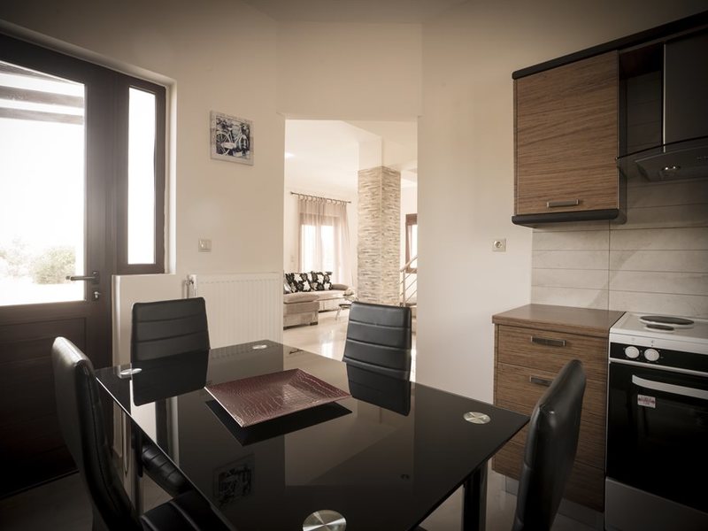 3 Bedroom Maisonette in Agia Marina RE0055 267247