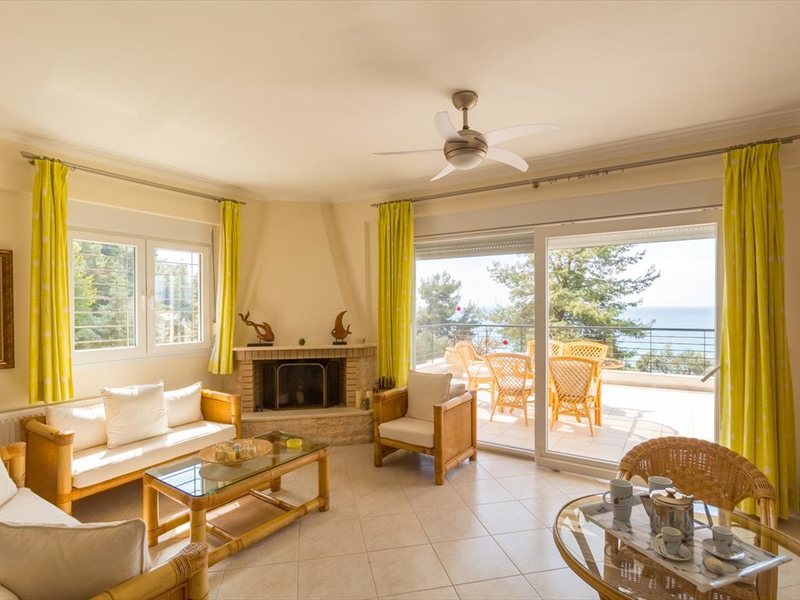 3 Bedroom Maisonette in Fourka RE0369 266128