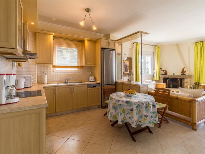 3 Bedroom Maisonette in Fourka RE0369 266134