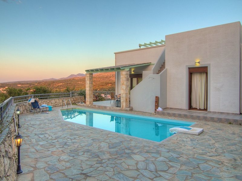 3 Bedroom Villa in Adele RE0256 266776