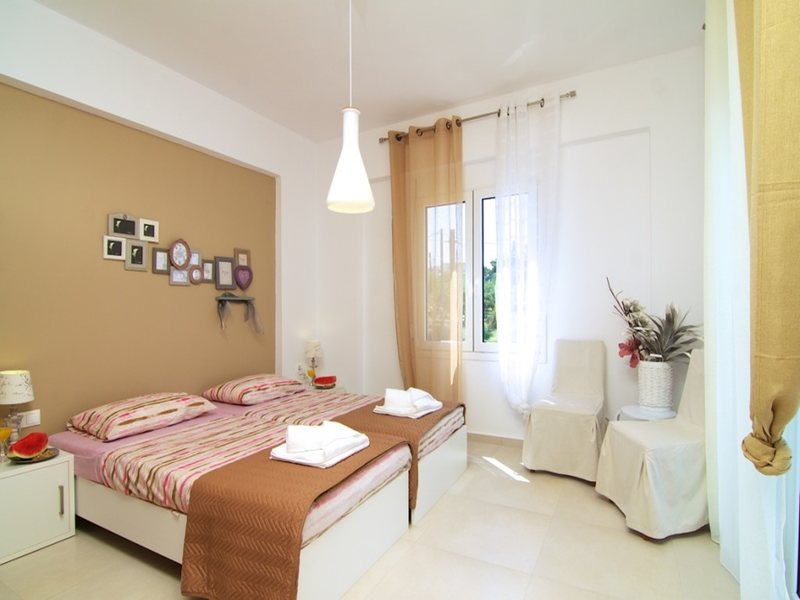 3 Bedroom Villa in Adele RE0464 266794