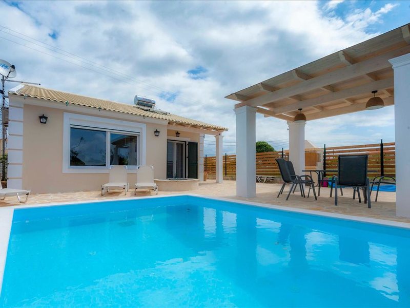 3 Bedroom Villa in Agios Georgios Crf RE0433  266871