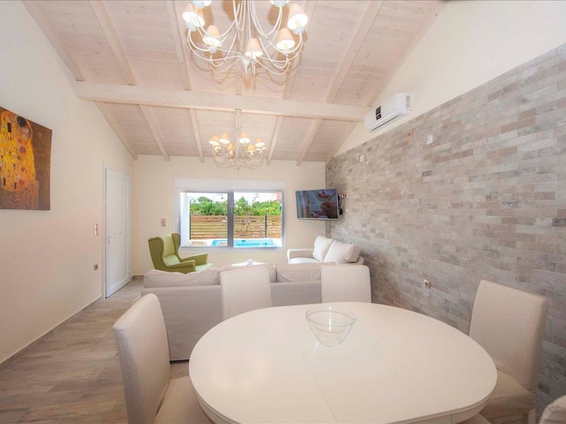 3 Bedroom Villa in Agios Georgios Crf RE0433  266875