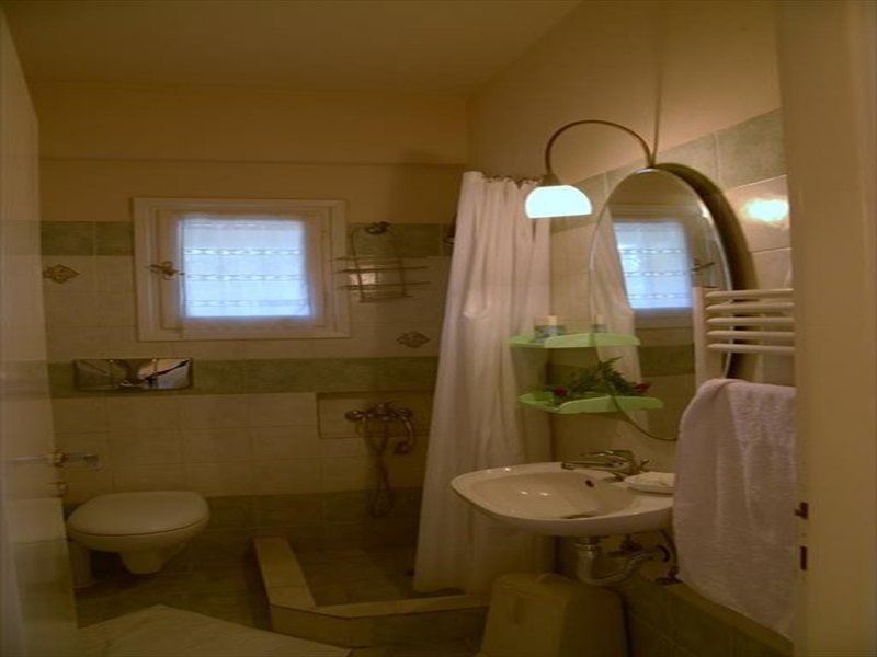 4 Bedroom Villa in Kastellanoi Mesis RE0110 267464