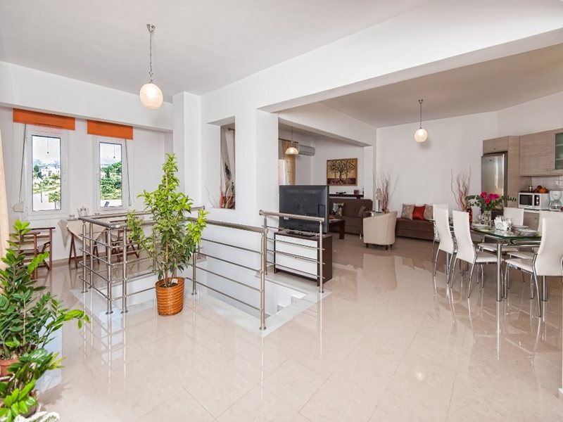 4 Bedroom Villa in Rethimno RE0290 267537