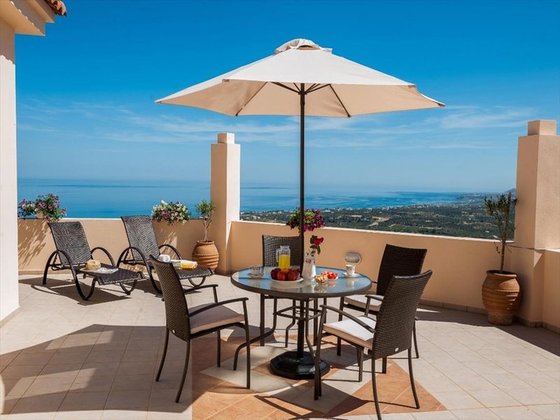 4 Bedroom Villa in Rethimno RE0290 267543