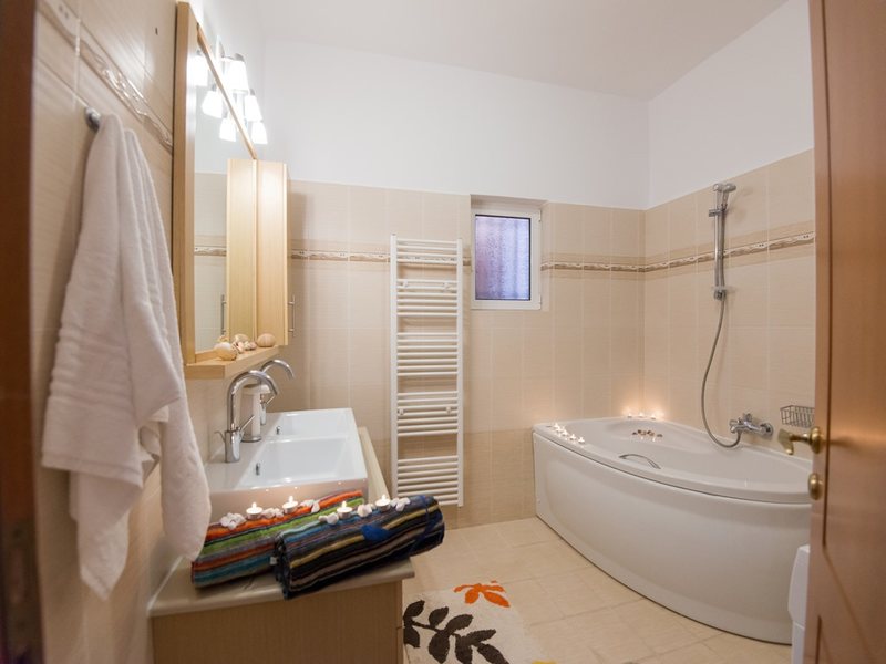 4 Bedroom Villa in Rethimno RE0761 267573