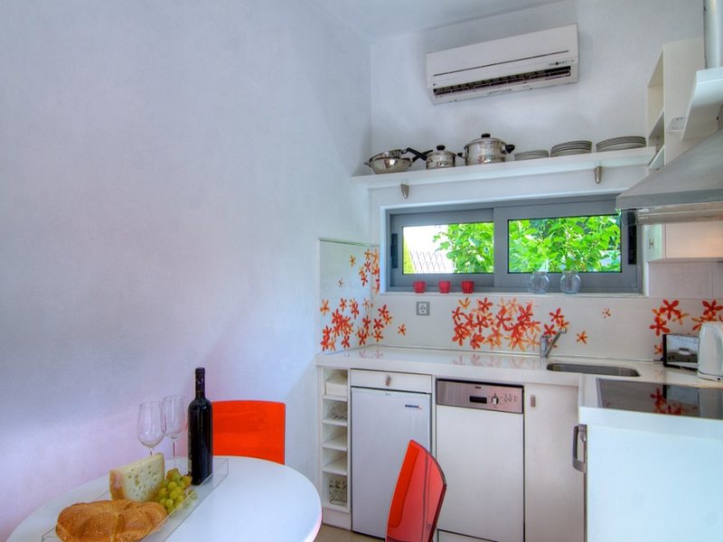 5 Bedroom Villa in Adele RE0459 Rent-Villa 256204