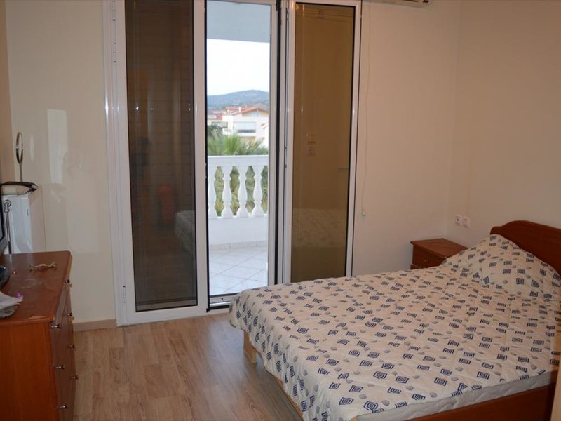 8 bedroom Villa in Anavyssos RE0843 Rent-Villa 256247