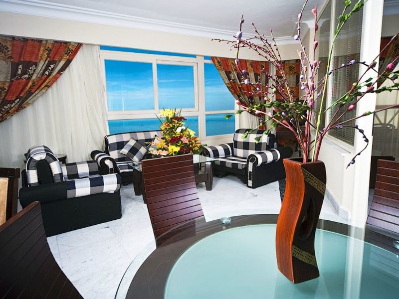 AMC Royal Hotel 27218