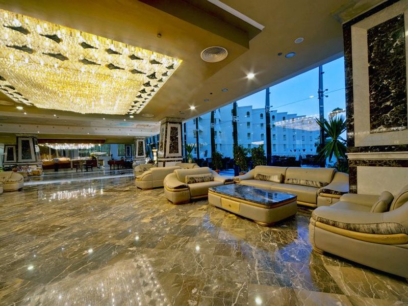 AMC Royal Hotel 27220